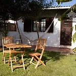 Puravida Divehouse B&B