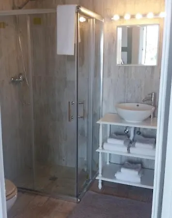 Puravida Divehouse Bed & Breakfast