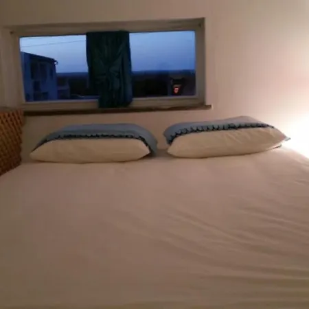 לינה וארוחת בוקר Puravida Divehouse *
