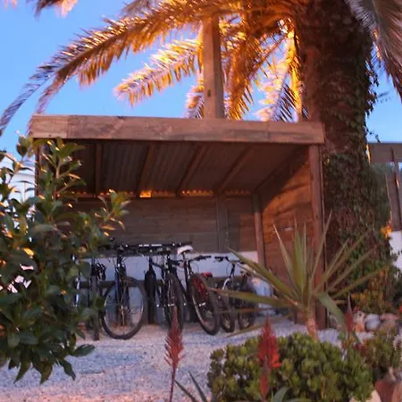 Puravida Divehouse לינה וארוחת בוקר סאגרש
