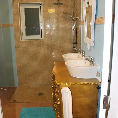 לינה וארוחת בוקר Puravida Divehouse *