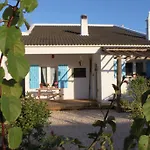 Puravida Divehouse *